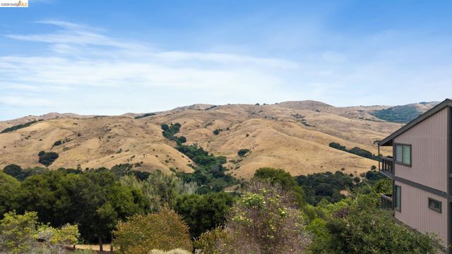 201 Vista Heights Rd, El Cerrito, CA 94530
