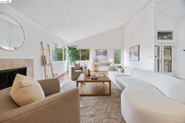 201 Vista Heights Rd, El Cerrito, CA 94530