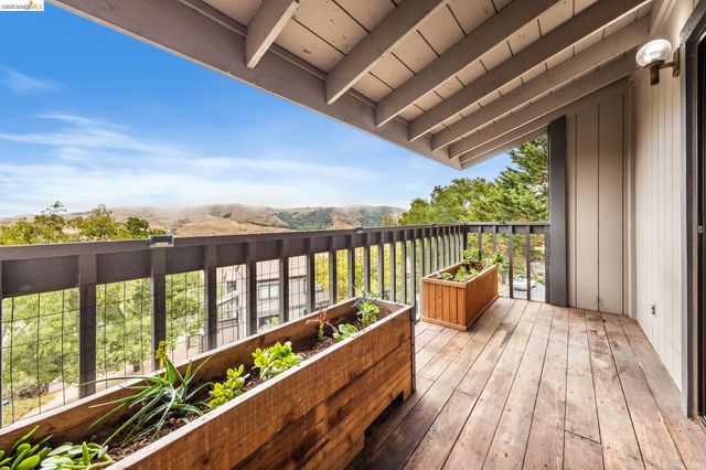 201 Vista Heights Rd, El Cerrito, CA 94530