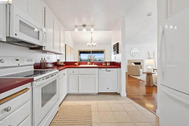 201 Vista Heights Rd, El Cerrito, CA 94530