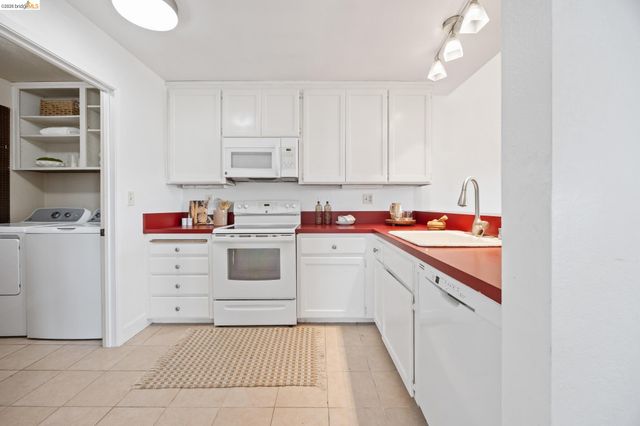 201 Vista Heights Rd, El Cerrito, CA 94530