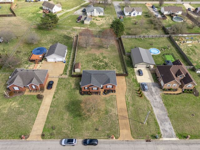 115 Irish Oaks Dr, Portland, TN 37148