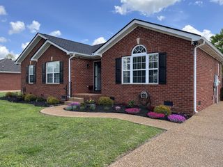 115 Irish Oaks Dr, Portland, TN 37148