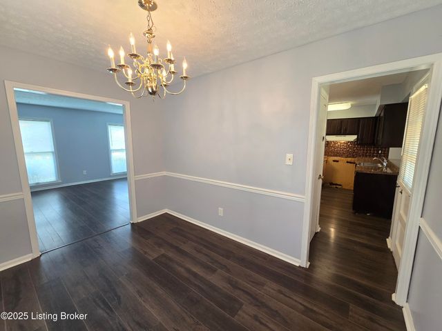 9313 Le Beau Ct, Louisville, KY 40299