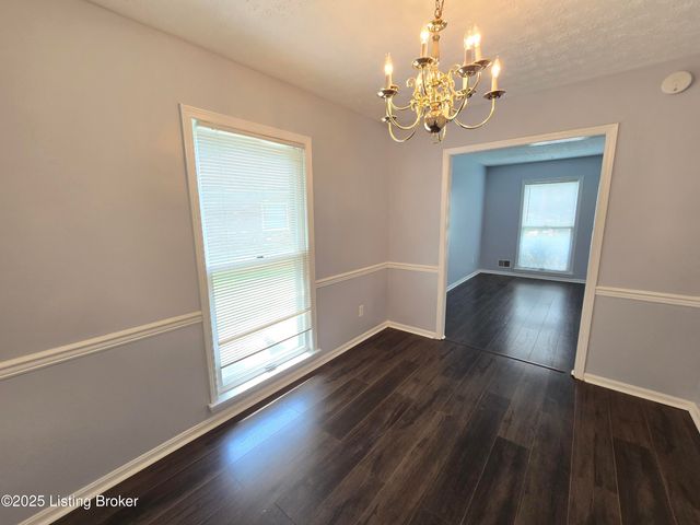 9313 Le Beau Ct, Louisville, KY 40299