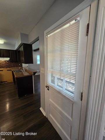 9313 Le Beau Ct, Louisville, KY 40299