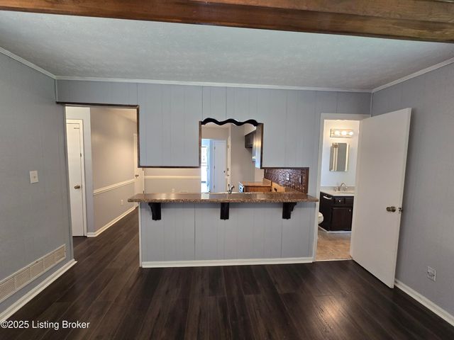 9313 Le Beau Ct, Louisville, KY 40299