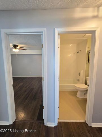 9313 Le Beau Ct, Louisville, KY 40299