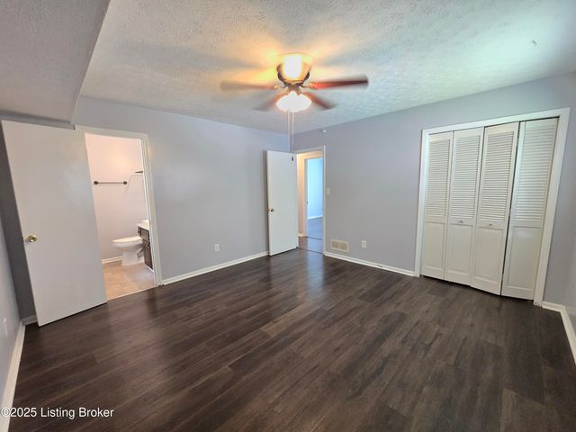 9313 Le Beau Ct, Louisville, KY 40299