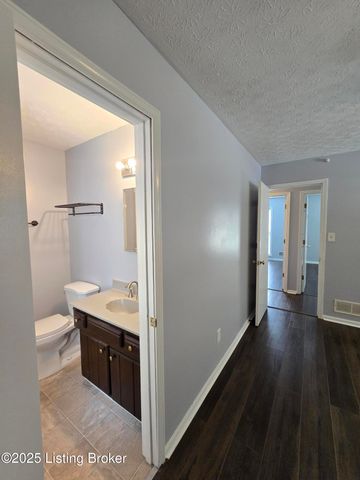 9313 Le Beau Ct, Louisville, KY 40299