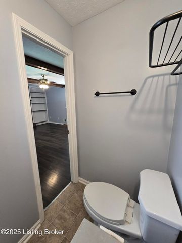 9313 Le Beau Ct, Louisville, KY 40299