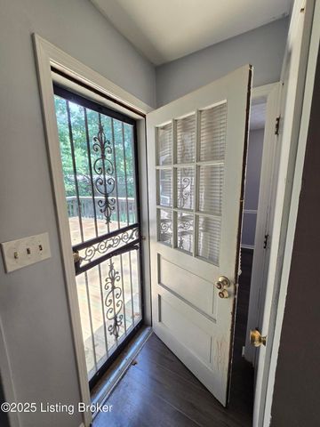 9313 Le Beau Ct, Louisville, KY 40299