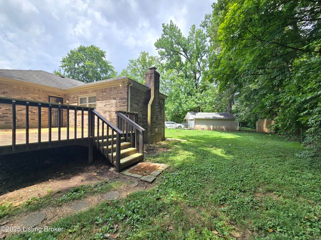 9313 Le Beau Ct, Louisville, KY 40299