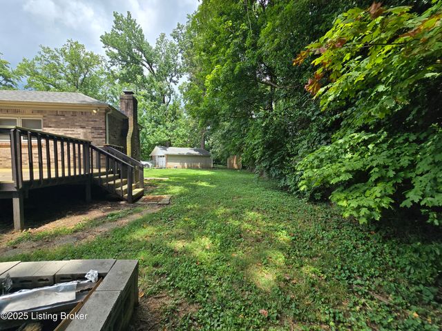 9313 Le Beau Ct, Louisville, KY 40299