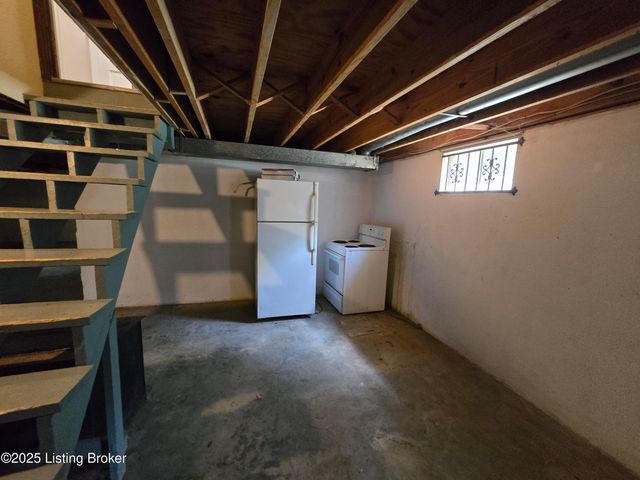 9313 Le Beau Ct, Louisville, KY 40299