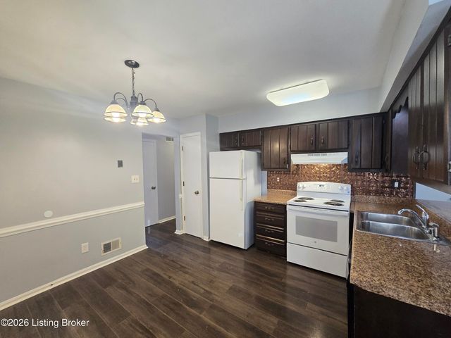 9313 Le Beau Ct, Louisville, KY 40299