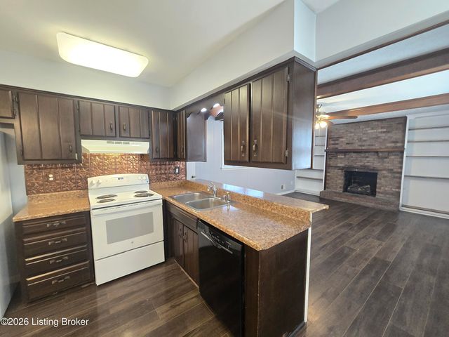 9313 Le Beau Ct, Louisville, KY 40299