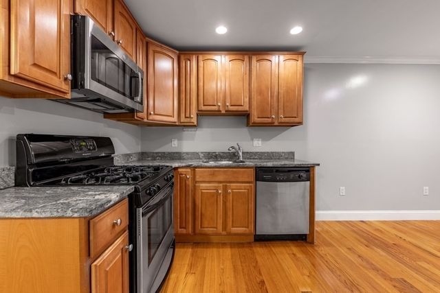 11 Wiget Street 1, Boston, MA 02113