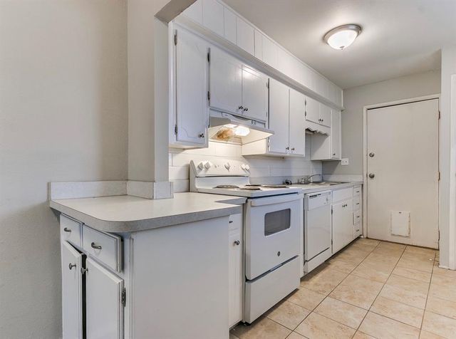 912 NW 24th Street, Moore, OK 73160