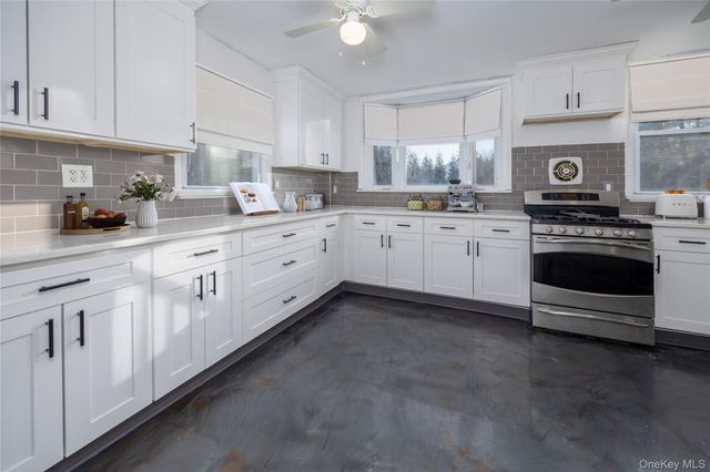 21 Amarillo Drive, Nanuet, NY 10954