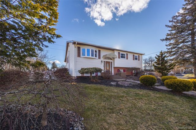 21 Amarillo Drive, Nanuet, NY 10954
