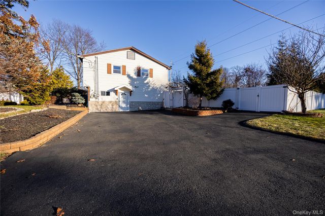 21 Amarillo Drive, Nanuet, NY 10954