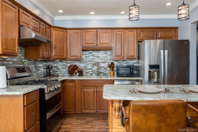 21 Amarillo Drive, Nanuet, NY 10954