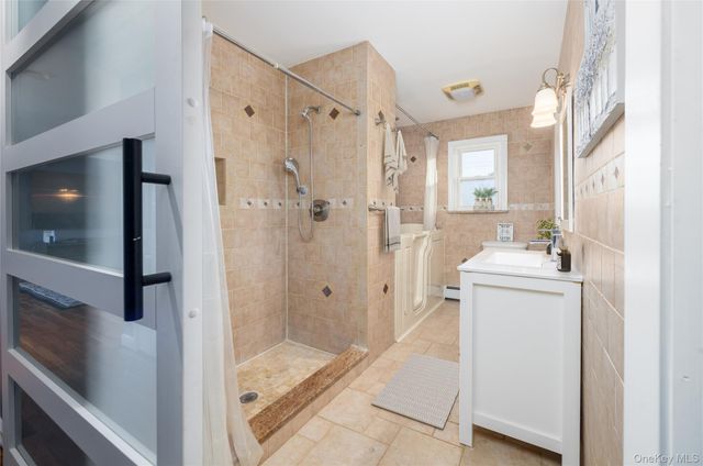 21 Amarillo Drive, Nanuet, NY 10954