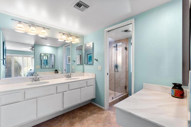 4890 N Winners Circle B, Palm Springs, CA 92264