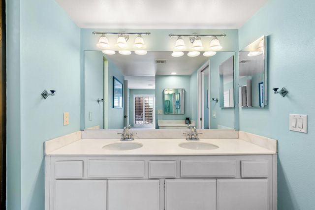 4890 N Winners Circle B, Palm Springs, CA 92264