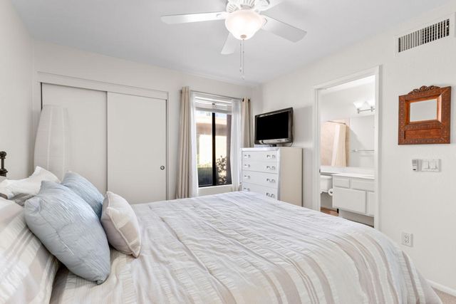 4890 N Winners Circle B, Palm Springs, CA 92264