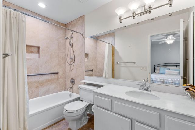 4890 N Winners Circle B, Palm Springs, CA 92264