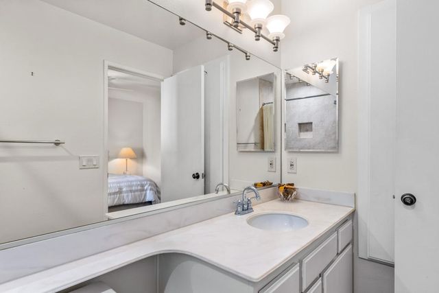 4890 N Winners Circle B, Palm Springs, CA 92264