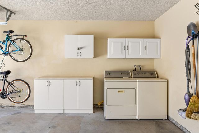 4890 N Winners Circle B, Palm Springs, CA 92264