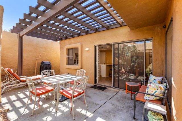 4890 N Winners Circle B, Palm Springs, CA 92264