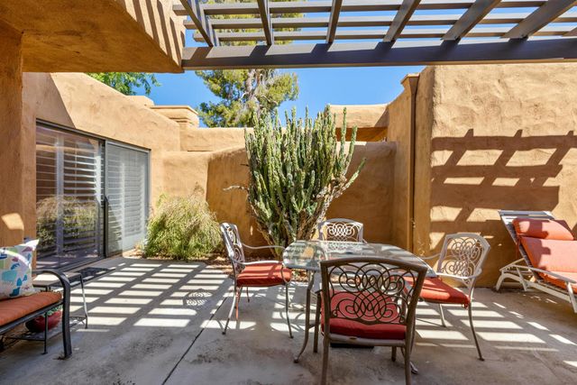 4890 N Winners Circle B, Palm Springs, CA 92264