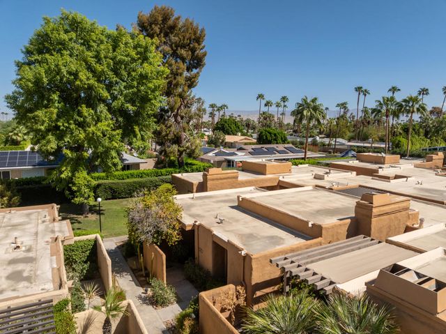4890 N Winners Circle B, Palm Springs, CA 92264