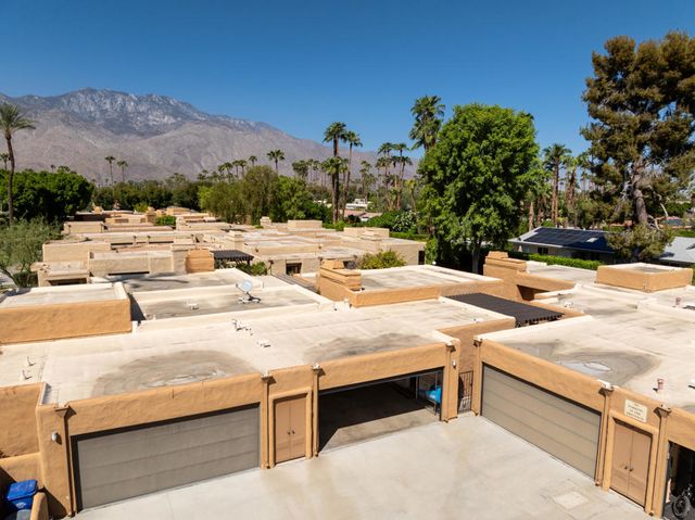 4890 N Winners Circle B, Palm Springs, CA 92264