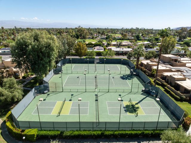 4890 N Winners Circle B, Palm Springs, CA 92264