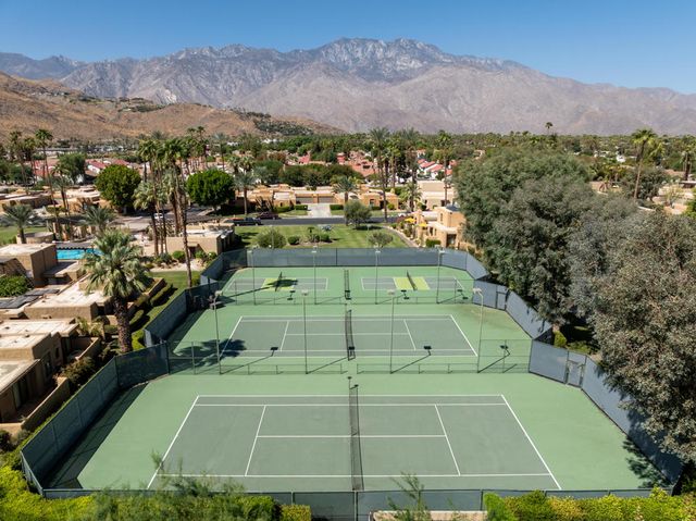 4890 N Winners Circle B, Palm Springs, CA 92264