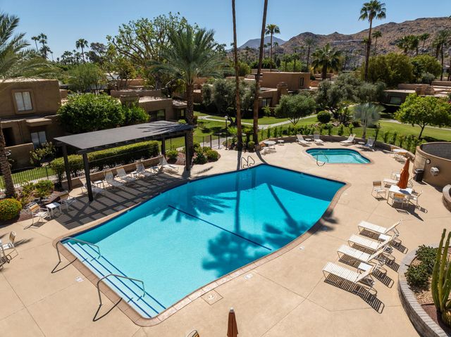 4890 N Winners Circle B, Palm Springs, CA 92264
