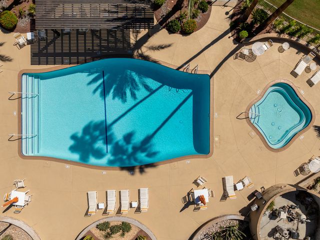 4890 N Winners Circle B, Palm Springs, CA 92264