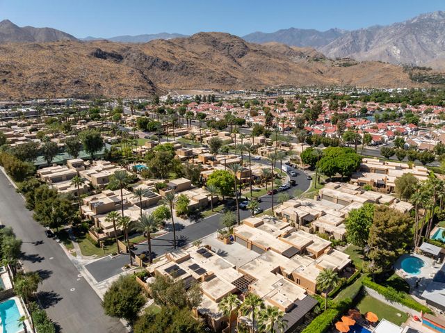 4890 N Winners Circle B, Palm Springs, CA 92264