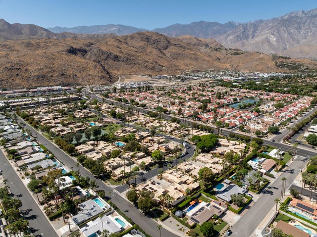 4890 N Winners Circle B, Palm Springs, CA 92264