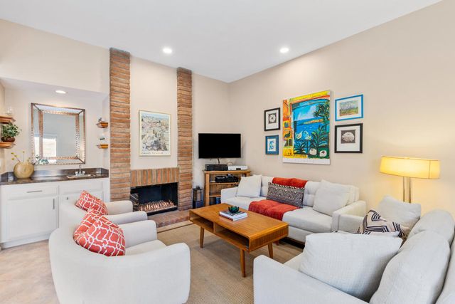 4890 N Winners Circle B, Palm Springs, CA 92264