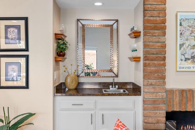 4890 N Winners Circle B, Palm Springs, CA 92264