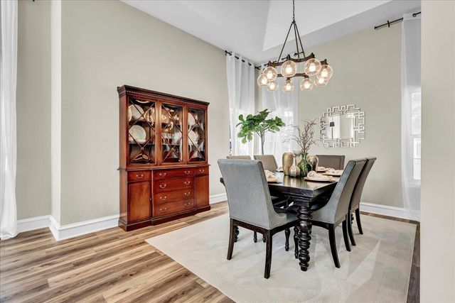 2511 E Harter Court, Visalia, CA 93292