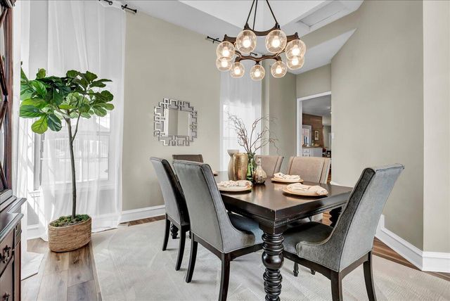 2511 E Harter Court, Visalia, CA 93292