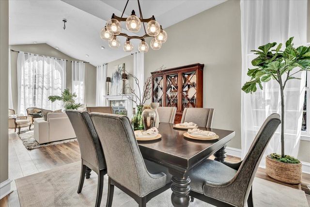 2511 E Harter Court, Visalia, CA 93292