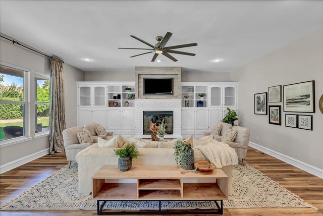 2511 E Harter Court, Visalia, CA 93292